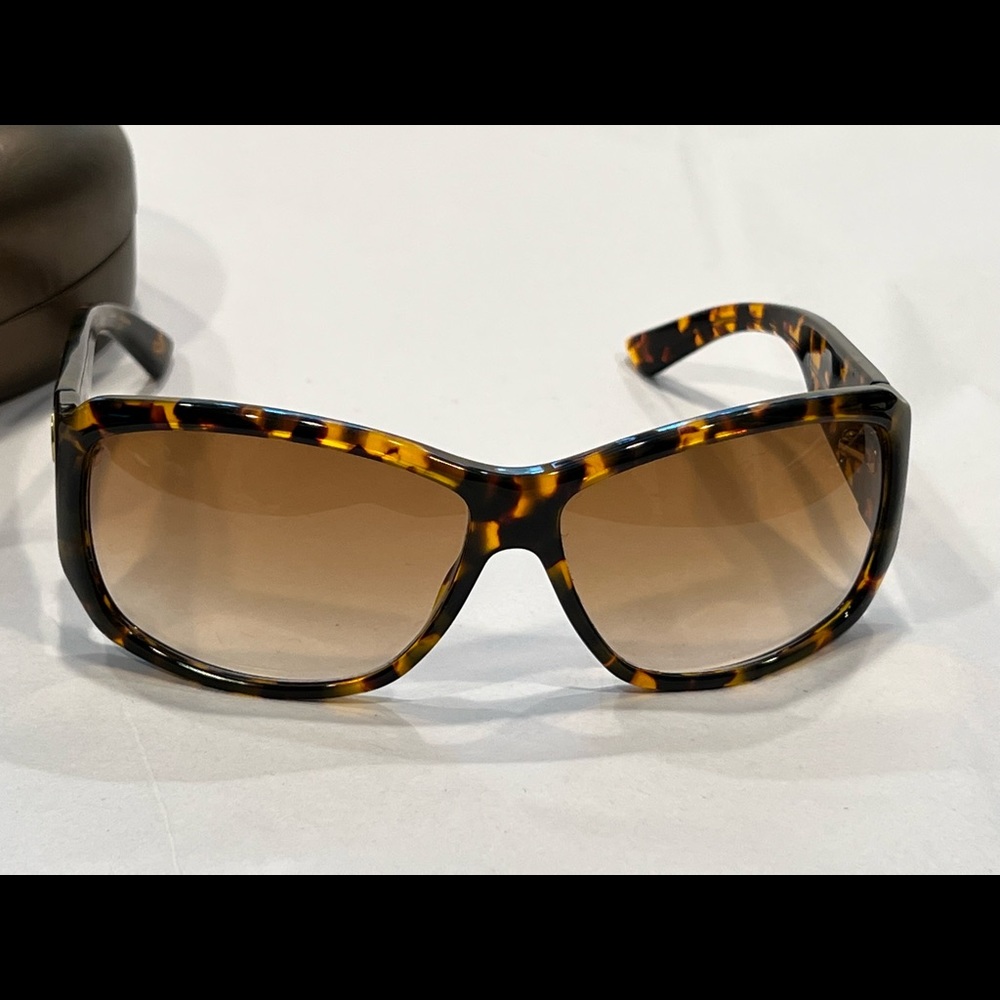 Gucci Tortoise Shell Sunglasses GG 2592/s 02YDB Preowned